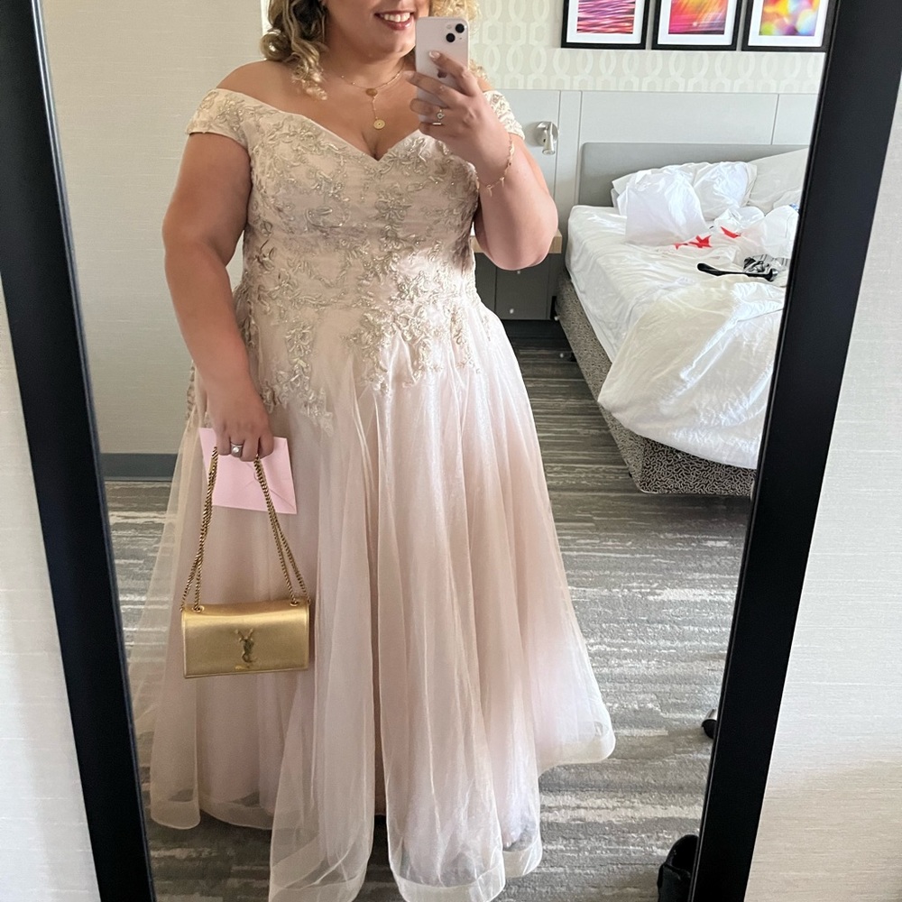 Stunning plus size prom wedding evening gown with slit